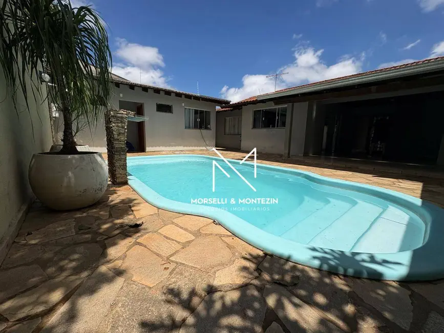 Casa com 3 quartos à venda, 300m2 em Lindóia, Londrina - PR - imagem 1 Foto 1 de Casa com 3 quartos à venda, 300m2 em Lindóia, Londrina - PR