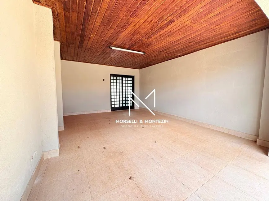 Casa com 3 quartos à venda, 300m2 em Lindóia, Londrina - PR - imagem 4 Foto 4 de Casa com 3 quartos à venda, 300m2 em Lindóia, Londrina - PR