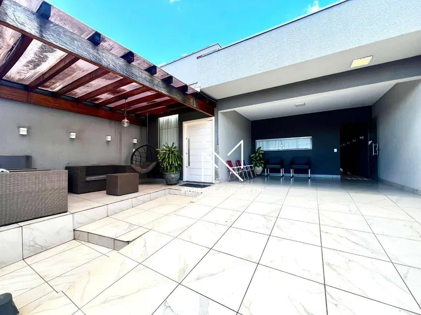 Foto 1 de Casa com 3 quartos à venda, 199m2 em Jardim Montecatini, Cambe - PR