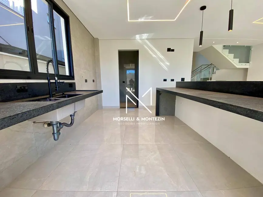 Foto 9 de Sobrado com 3 quartos à venda, 260m2 em Conjunto Habitacional Alexandre Urbanas, Londrina - PR