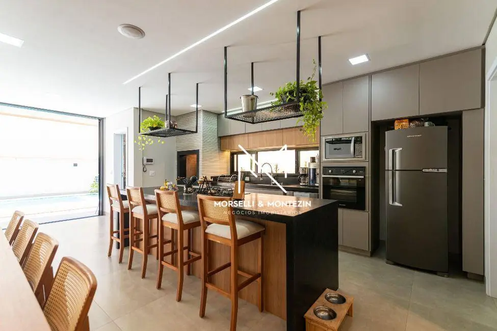 Foto 6 de Sobrado com 3 quartos à venda, 250m2 em Universitário, Londrina - PR