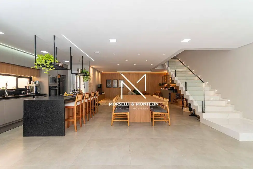 Foto 3 de Sobrado com 3 quartos à venda, 250m2 em Universitário, Londrina - PR