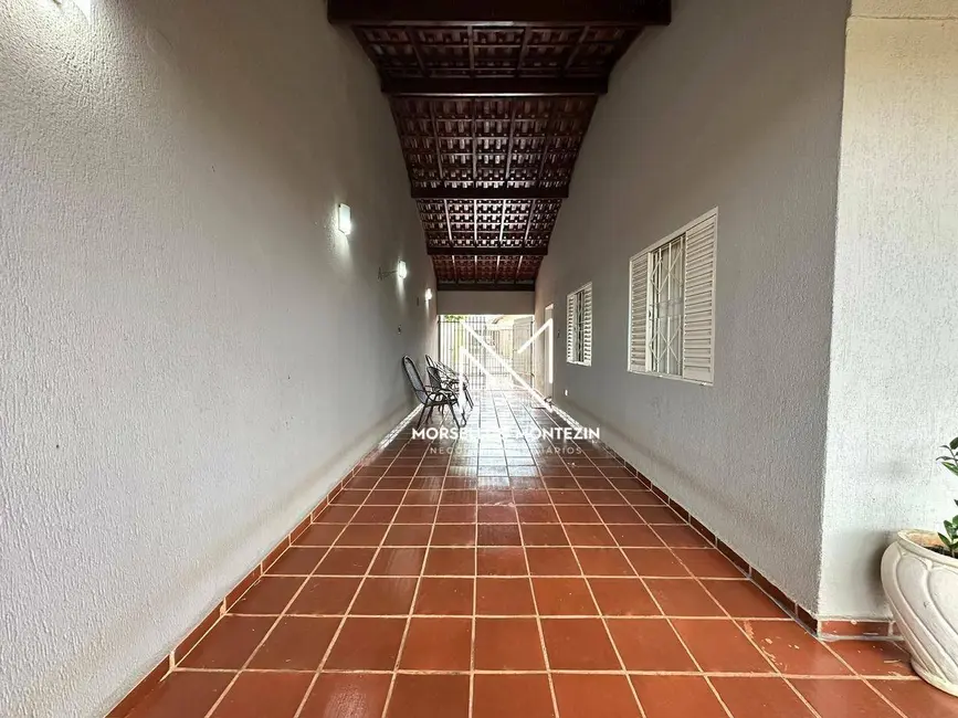 Foto 3 de Casa com 2 quartos à venda, 300m2 em São Pedro, Londrina - PR