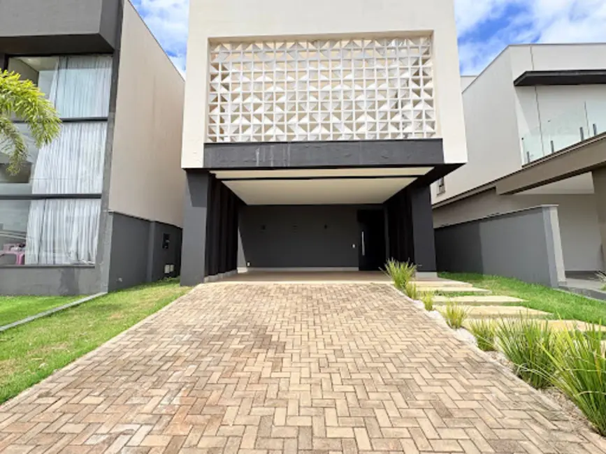 Foto 1 de Sobrado com 3 quartos à venda, 250m2 em Londrina - PR