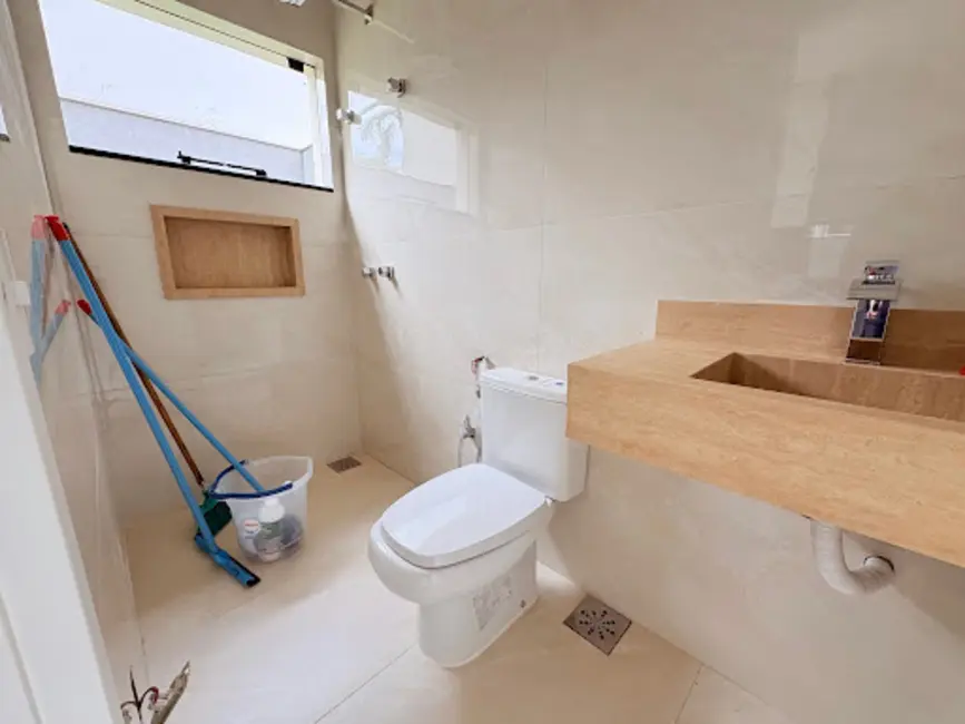 Foto 9 de Sobrado com 3 quartos à venda, 250m2 em Londrina - PR