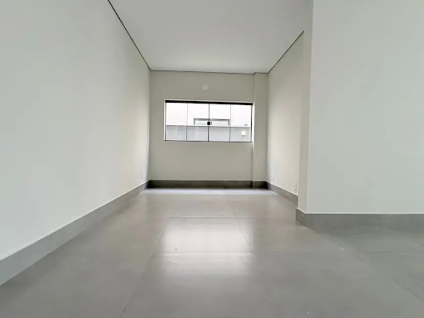 Foto 3 de Sobrado com 3 quartos à venda, 250m2 em Londrina - PR