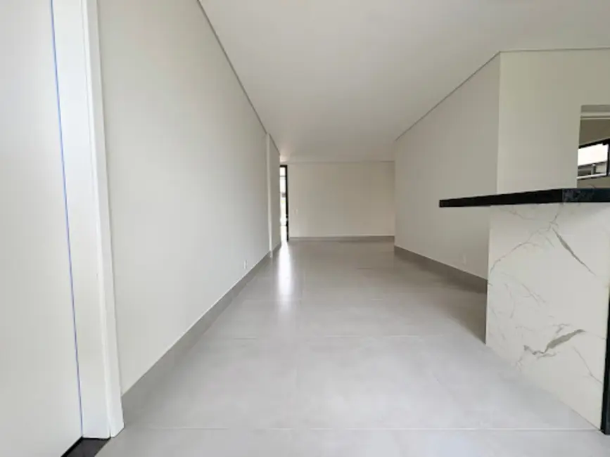 Foto 4 de Sobrado com 3 quartos à venda, 250m2 em Londrina - PR