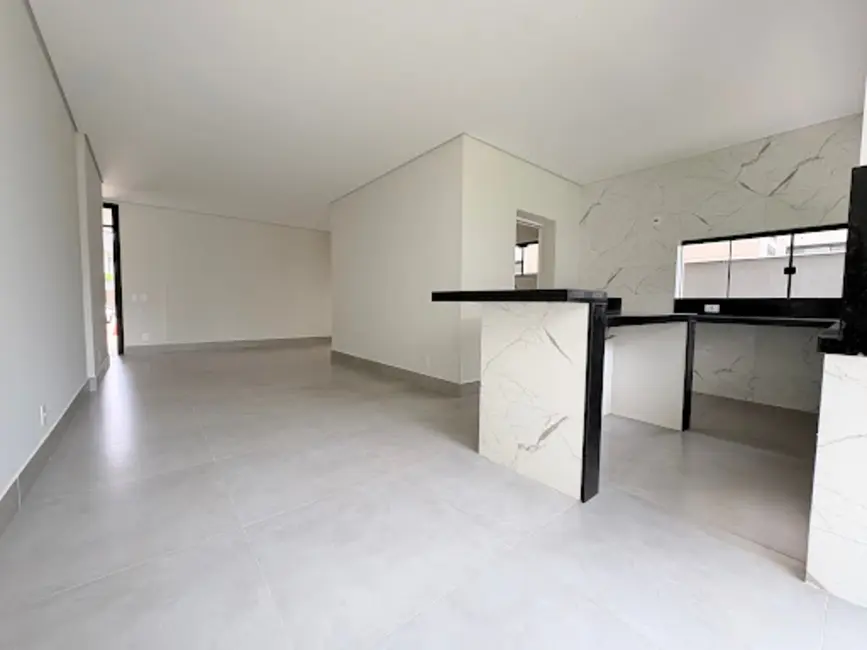 Foto 6 de Sobrado com 3 quartos à venda, 250m2 em Londrina - PR