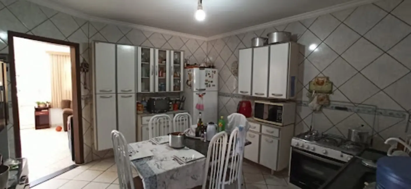 Foto 3 de Casa com 4 quartos à venda, 442m2 em Vila Brasil, Londrina - PR