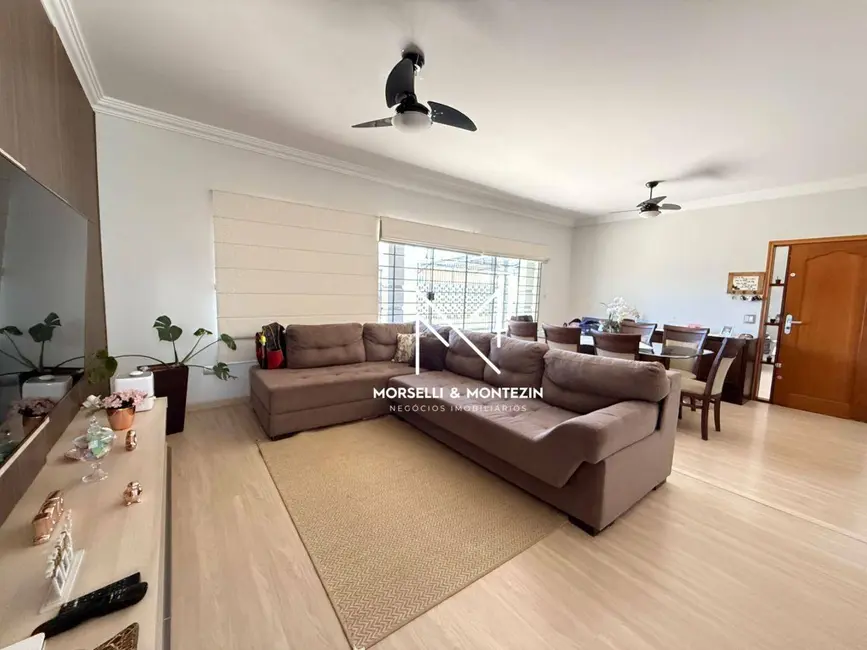 Casa com 3 quartos à venda, 384m2 em Brasília, Londrina - PR - imagem 9 Foto 9 de Casa com 3 quartos à venda, 384m2 em Brasília, Londrina - PR