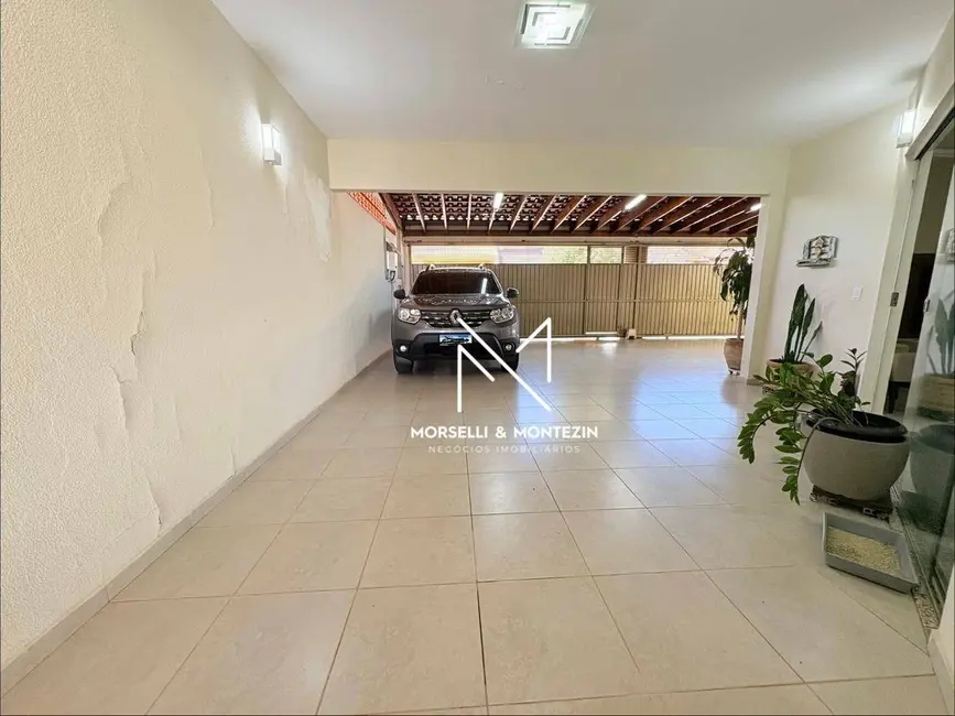 Casa com 3 quartos à venda, 450m2 em San Fernando, Londrina - PR - imagem 2 Foto 2 de Casa com 3 quartos à venda, 450m2 em San Fernando, Londrina - PR