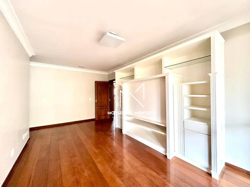 Apartamento com 4 quartos à venda, 726m2 em Centro, Londrina - PR - imagem 8 Foto 8 de Apartamento com 4 quartos à venda, 726m2 em Centro, Londrina - PR