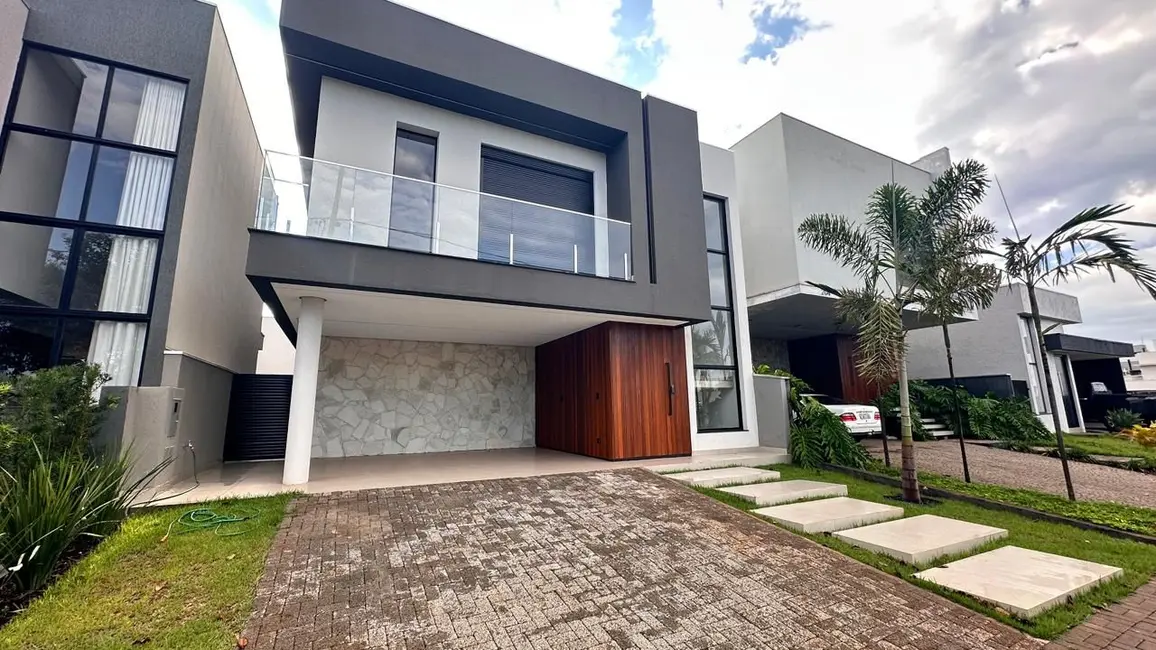 Casa de Condomínio com 3 quartos à venda, 256m2 em Londrina - PR - imagem 1 Foto 1 de Casa de Condomínio com 3 quartos à venda, 256m2 em Londrina - PR