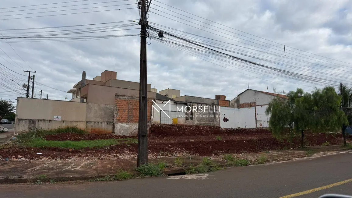 Foto 1 de Terreno / Lote à venda, 394m2 em Coliseu, Londrina - PR
