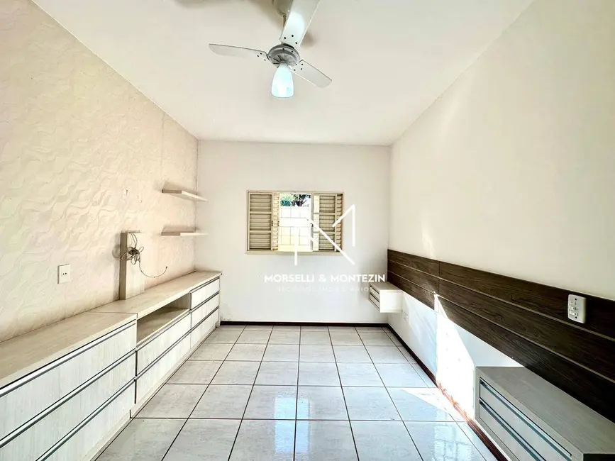 Casa de Condomínio com 3 quartos à venda, 200m2 em Jardim Colúmbia D, Londrina - PR - imagem 4 Foto 4 de Casa de Condomínio com 3 quartos à venda, 200m2 em Jardim Colúmbia D, Londrina - PR