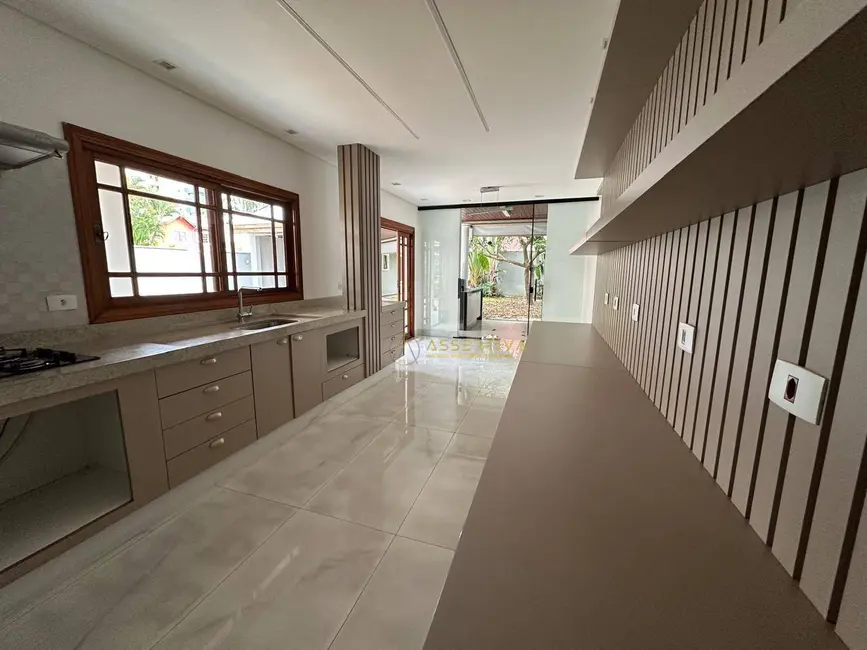 Casa de Condomínio com 5 quartos à venda e para alugar, 650m2 em Sao Jose Dos Campos - SP - imagem 9 Foto 9 de Casa de Condomínio com 5 quartos à venda e para alugar, 650m2 em Sao Jose Dos Campos - SP