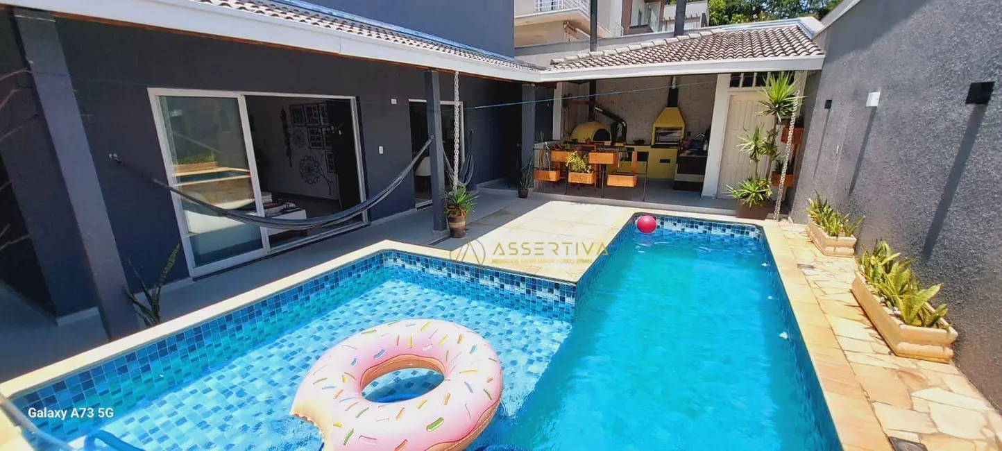 Foto 1 de Casa de Condomínio com 3 quartos à venda, 300m2 em Cacapava - SP