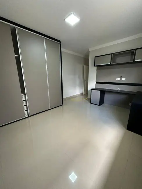 Foto 4 de Casa de Condomínio com 3 quartos à venda e para alugar, 450m2 em Sao Jose Dos Campos - SP