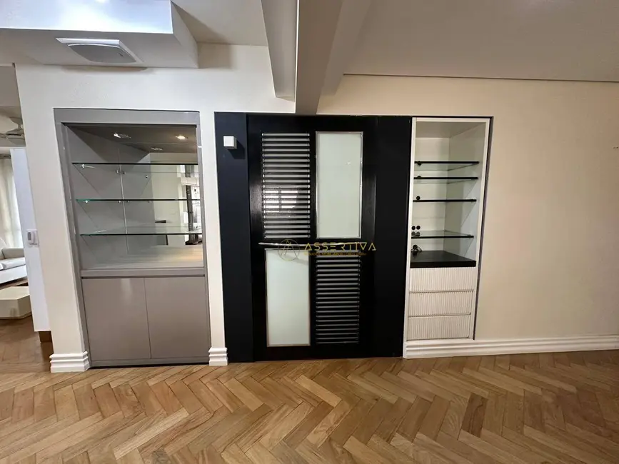 Apartamento com 3 quartos para alugar, 172m2 em Sao Jose Dos Campos - SP - imagem 8 Foto 8 de Apartamento com 3 quartos para alugar, 172m2 em Sao Jose Dos Campos - SP
