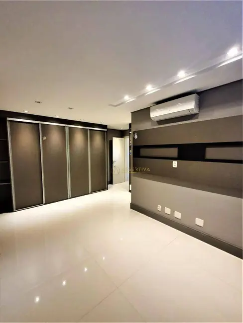 Apartamento com 3 quartos à venda e para alugar, 278m2 em Sao Jose Dos Campos - SP - imagem 8 Foto 8 de Apartamento com 3 quartos à venda e para alugar, 278m2 em Sao Jose Dos Campos - SP