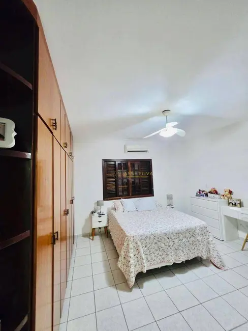 Foto 6 de Casa de Condomínio com 4 quartos para alugar, 360m2 em Sao Jose Dos Campos - SP