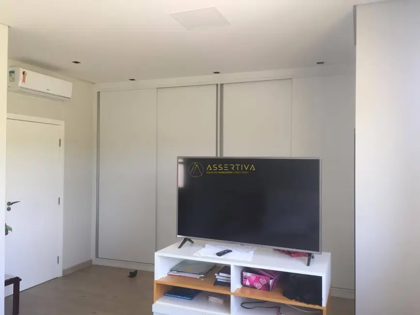 Foto 2 de Sobrado com 4 quartos para alugar, 350m2 em Sao Jose Dos Campos - SP