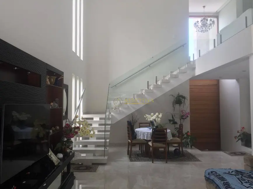 Foto 3 de Sobrado com 4 quartos para alugar, 350m2 em Sao Jose Dos Campos - SP