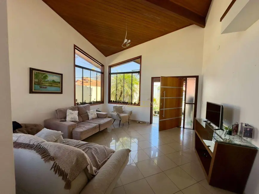 Foto 5 de Casa com 3 quartos à venda e para alugar, 657m2 em Jardim Residencial Doutor Lessa, Pindamonhangaba - SP