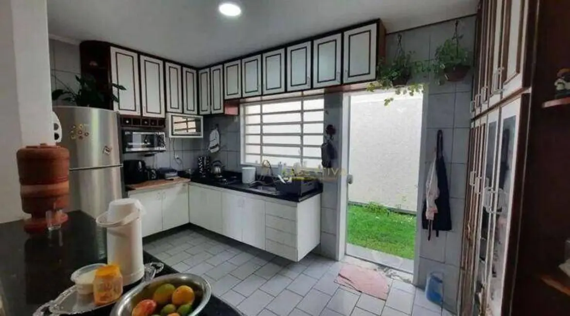 Foto 3 de Casa de Condomínio com 4 quartos à venda, 250m2 em Sao Jose Dos Campos - SP