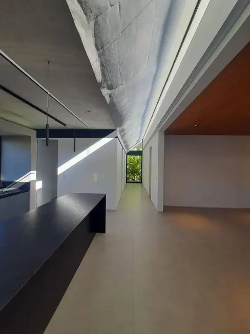 Casa de Condomínio com 3 quartos à venda, 451m2 em Sao Jose Dos Campos - SP - imagem 2 Foto 2 de Casa de Condomínio com 3 quartos à venda, 451m2 em Sao Jose Dos Campos - SP