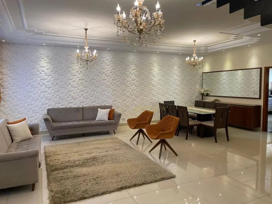 Sobrado com 3 quartos à venda, 250m2 em Sao Jose Dos Campos - SP - imagem 4 Foto 4 de Sobrado com 3 quartos à venda, 250m2 em Sao Jose Dos Campos - SP