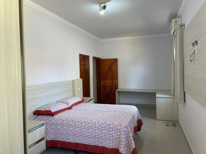 Sobrado com 3 quartos à venda, 250m2 em Sao Jose Dos Campos - SP - imagem 6 Foto 6 de Sobrado com 3 quartos à venda, 250m2 em Sao Jose Dos Campos - SP