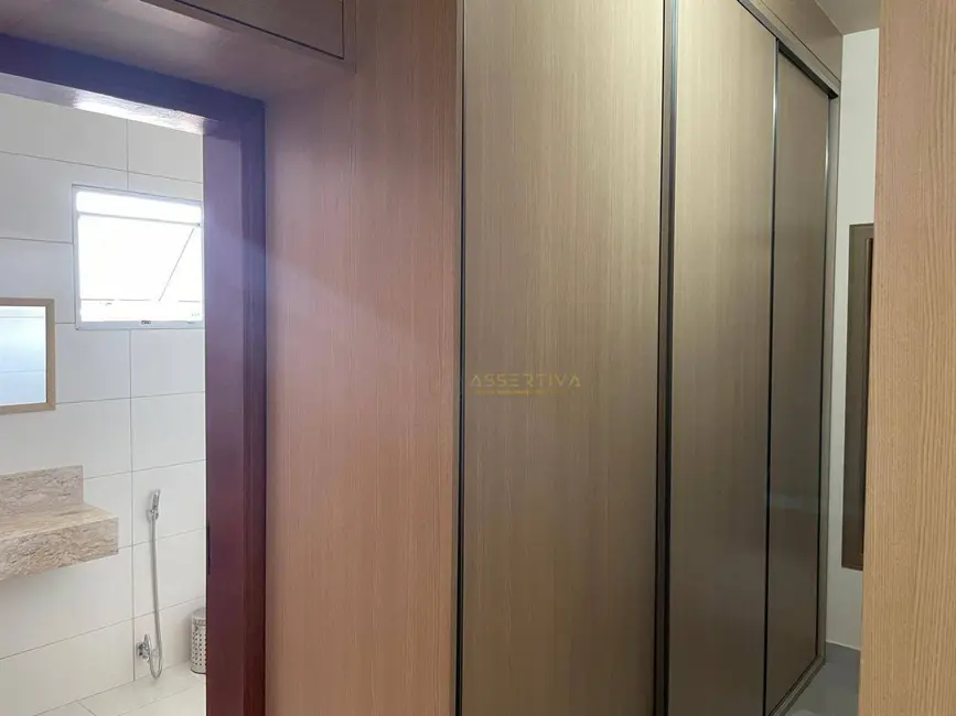Sobrado com 3 quartos à venda, 250m2 em Sao Jose Dos Campos - SP - imagem 7 Foto 7 de Sobrado com 3 quartos à venda, 250m2 em Sao Jose Dos Campos - SP