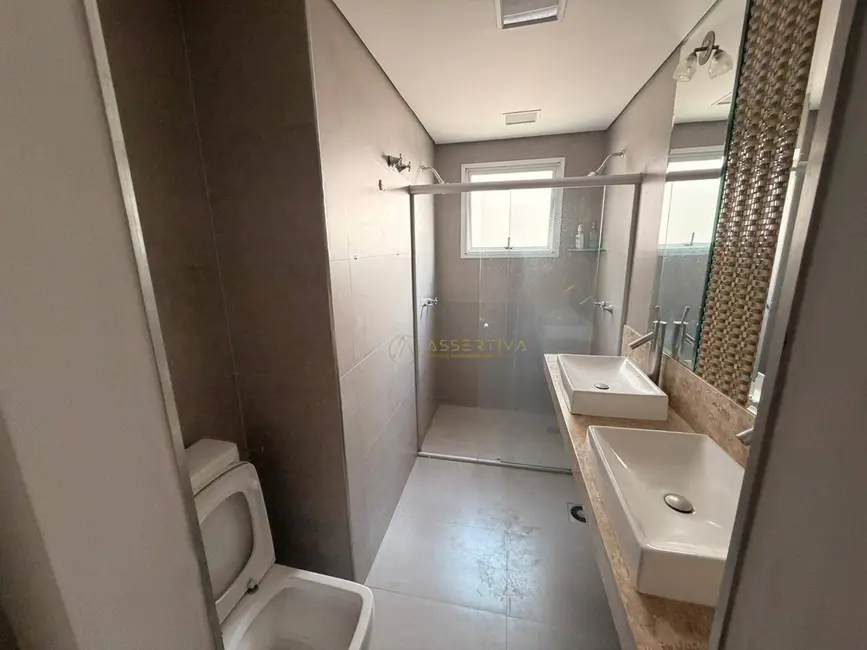 Apartamento com 4 quartos para alugar, 270m2 em Sao Jose Dos Campos - SP - imagem 8 Foto 8 de Apartamento com 4 quartos para alugar, 270m2 em Sao Jose Dos Campos - SP