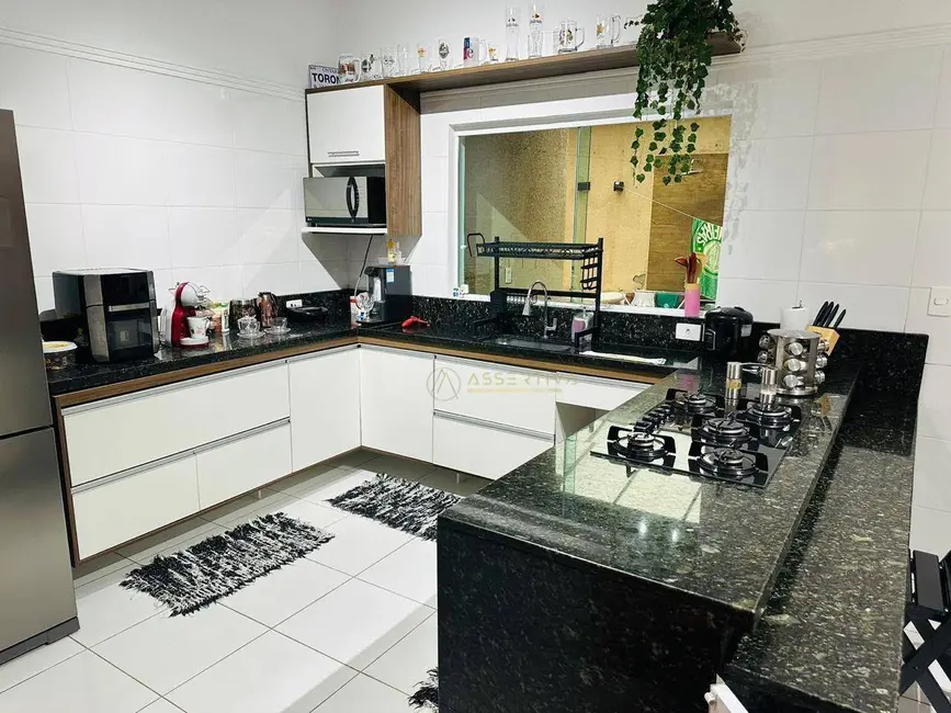 Casa de Condomínio com 4 quartos à venda, 170m2 em Jardim Santa Maria, Jacarei - SP - imagem 5 Foto 5 de Casa de Condomínio com 4 quartos à venda, 170m2 em Jardim Santa Maria, Jacarei - SP