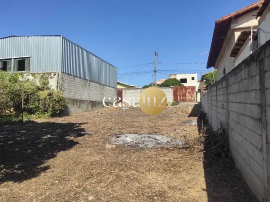 Foto 2 de Terreno / Lote à venda, 360m2 em Sarzedo - MG