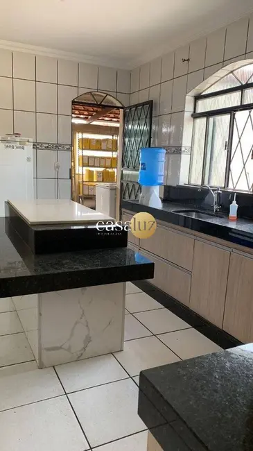 Foto 3 de Casa com 6 quartos à venda, 363m2 em Centro, Sarzedo - MG
