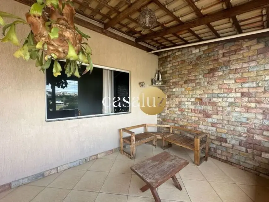 Foto 2 de Casa com 3 quartos à venda em Sarzedo - MG
