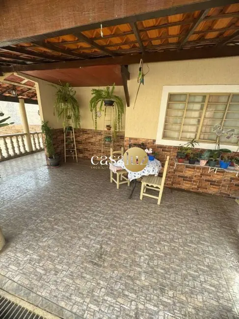 Foto 2 de Casa com 3 quartos à venda, 320m2 em Sarzedo - MG