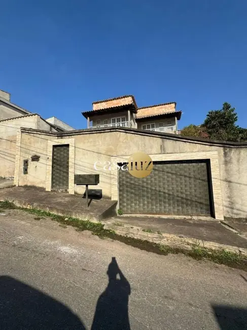 Foto 1 de Casa com 4 quartos à venda, 189m2 em Sarzedo - MG