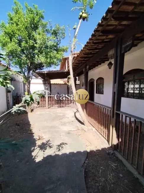 Casa com 2 quartos à venda, 273m2 em Olaria (Barreiro), Belo Horizonte - MG - imagem 1 Foto 1 de Casa com 2 quartos à venda, 273m2 em Olaria (Barreiro), Belo Horizonte - MG