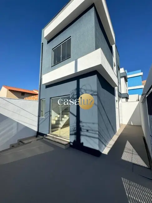 Foto 2 de Casa com 2 quartos à venda, 60m2 em Sarzedo - MG