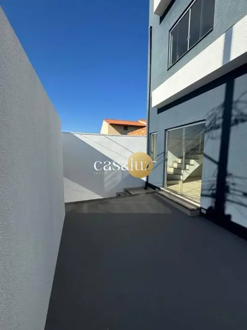 Foto 3 de Casa com 2 quartos à venda, 60m2 em Sarzedo - MG