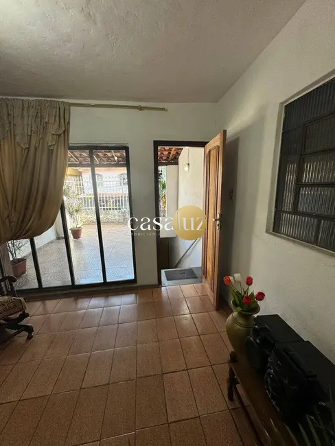 Casa com 3 quartos à venda, 200m2 em Belo Horizonte - MG - imagem 2 Foto 2 de Casa com 3 quartos à venda, 200m2 em Belo Horizonte - MG