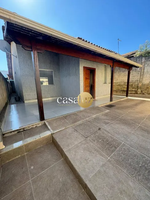 Foto 1 de Casa com 3 quartos à venda, 200m2 em Sarzedo - MG