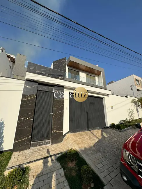 Foto 2 de Casa com 3 quartos à venda, 360m2 em Sarzedo - MG