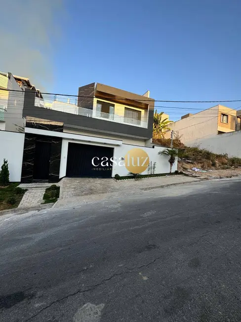 Foto 1 de Casa com 3 quartos à venda, 360m2 em Sarzedo - MG