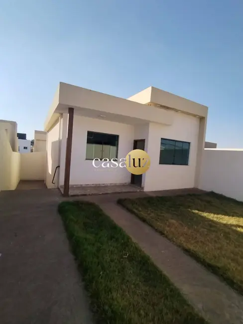 Foto 1 de Casa com 2 quartos à venda, 150m2 em Sarzedo - MG