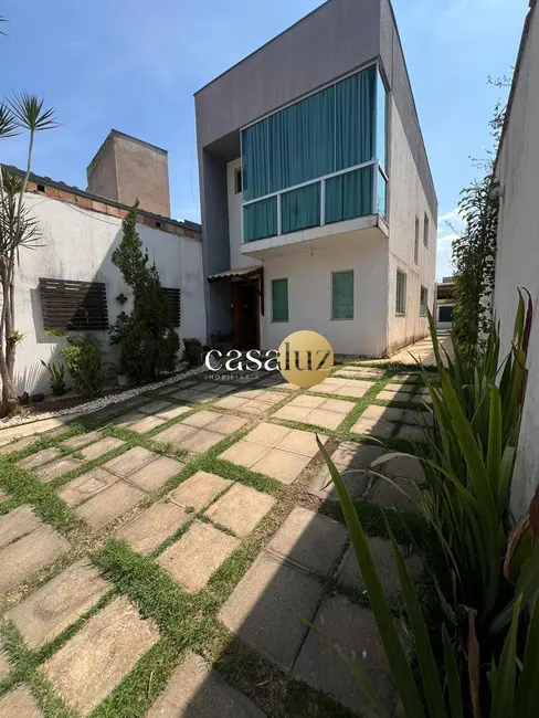 Foto 1 de Casa com 3 quartos à venda, 240m2 em Sarzedo - MG