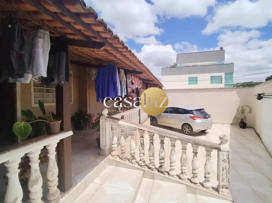 Foto 2 de Casa com 3 quartos à venda, 308m2 em Sarzedo - MG